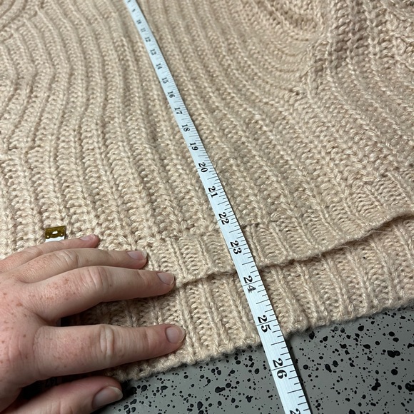 Tan Universal Thread Sweater size L - Picture 5 of 9
